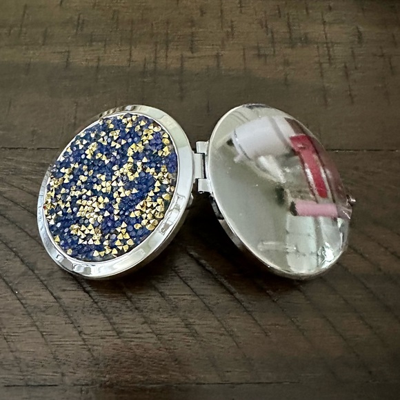 NEW!! Glam Compact Mirror - Picture 7 of 13